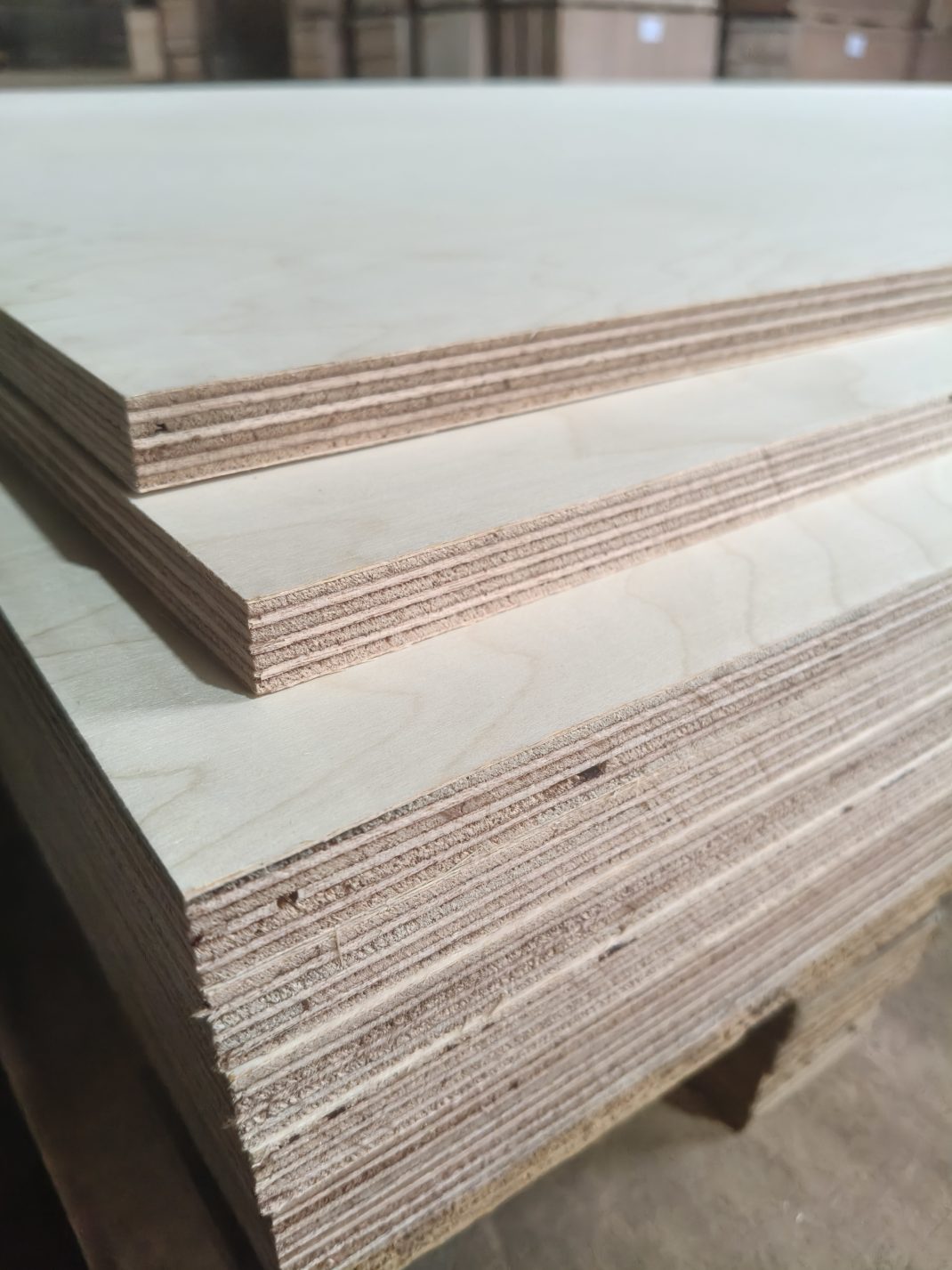 The Ultimate Nail-Holding Showdown: Why Our Gabon-Made Full Okoume Core White Birch Plywood Outperforms Poplar Core